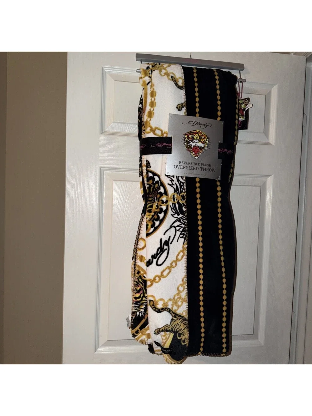 Ed Hardy Black Gold Reversible Tiger Chain 60x70 Plush Throw Blanket NWT